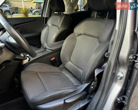 Рено Сценик 2017 в Черновцах на Automoto.ua Серый Рено Сценик, объемом двигателя 1.46 л и пробегом 208 тыс. км за 13400 $, фото 8 на Automoto.ua