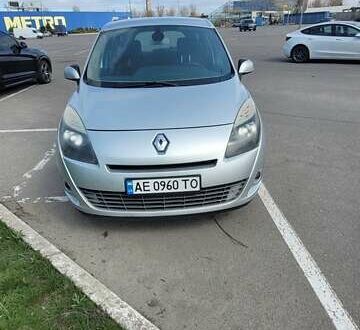 Рено Сценик 2009 в Днепре (Днепропетровске) на Automoto.ua Серый Рено Сценик, объемом двигателя 1.4 л и пробегом 250 тыс. км за 6300 $, фото 1 на Automoto.ua