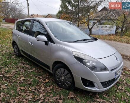 Серый Рено Сценик, объемом двигателя 1.46 л и пробегом 290 тыс. км за 6300 $, фото 1 на Automoto.ua