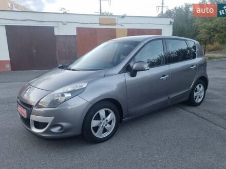 Рено Сценик 2009 в Луцке на Automoto.ua Серый Рено Сценик, объемом двигателя 1.6 л и пробегом 211 тыс. км за 8299 $, фото 1 на Automoto.ua