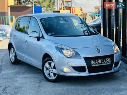 Рено Сценік 2009 у Харкові на Automoto.ua Сірий Рено Сценік, об'ємом двигуна 1.6 л та пробігом 203 тис. км за 7999 $, фото 1 на Automoto.ua