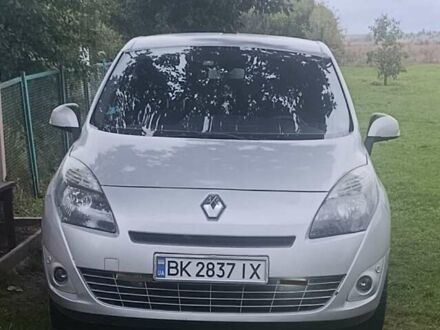 Серый Рено Сценик, объемом двигателя 1.46 л и пробегом 232 тыс. км за 7450 $, фото 1 на Automoto.ua