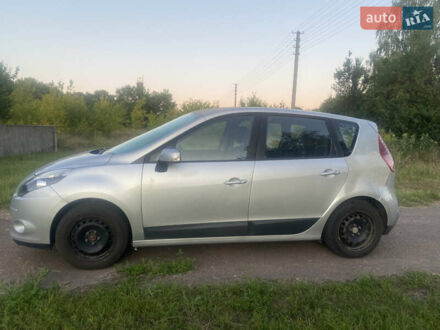 Рено Сценик 2010 в Обухове на Automoto.ua Серый Рено Сценик, объемом двигателя 1.6 л и пробегом 192 тыс. км за 4300 $, фото 1 на Automoto.ua