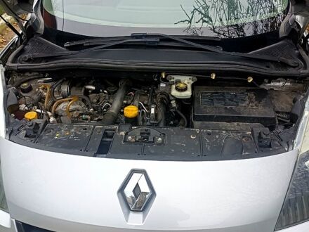 Рено Сценік 2010 у Полтаві на Automoto.ua Сірий Рено Сценік, об'ємом двигуна 1.5 л та пробігом 226 тис. км за 7400 $, фото 1 на Automoto.ua