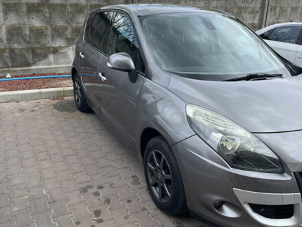 Рено Сценик 2010 в Киеве на Automoto.ua Серый Рено Сценик, объемом двигателя 1.5 л и пробегом 207 тыс. км за 7200 $, фото 1 на Automoto.ua