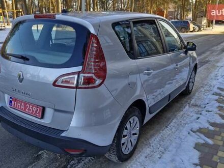 Рено Сценик 2010 в Чернигове на Automoto.ua Серый Рено Сценик, объемом двигателя 1.6 л и пробегом 238 тыс. км за 7299 $, фото 1 на Automoto.ua