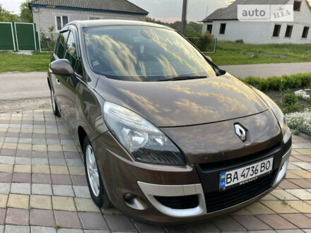 Рено Сценік 2010 у Кропивницькому (Кіровограді) на Automoto.ua Сірий Рено Сценік, об'ємом двигуна 1.5 л та пробігом 220 тис. км за 7850 $, фото 1 на Automoto.ua