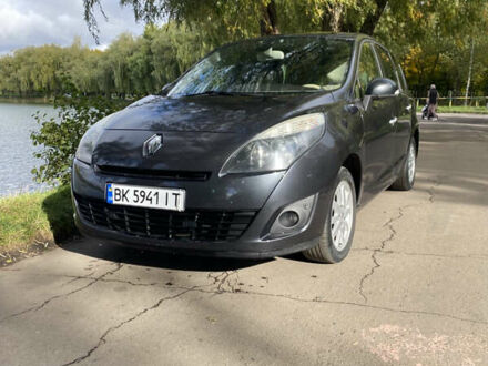 Рено Сценик 2011 в Ровно на Automoto.ua Серый Рено Сценик, объемом двигателя 1.6 л и пробегом 214 тыс. км за 6450 $, фото 1 на Automoto.ua