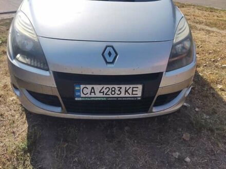 Рено Сценик 2011 в Черкассах на Automoto.ua Серый Рено Сценик, объемом двигателя 1.5 л и пробегом 265 тыс. км за 6800 $, фото 1 на Automoto.ua
