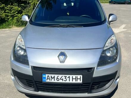 Рено Сценик 2011 в Ивано-Франковске на Automoto.ua Серый Рено Сценик, объемом двигателя 1.5 л и пробегом 283 тыс. км за 5500 $, фото 1 на Automoto.ua