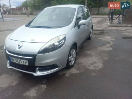 Рено Сценик 2013 в Костополе на Automoto.ua Серый Рено Сценик, объемом двигателя 1.5 л и пробегом 245 тыс. км за 8000 $, фото 1 на Automoto.ua