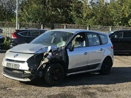 Рено Сценик 2013 в Обухове на Automoto.ua Серый Рено Сценик, объемом двигателя 1.5 л и пробегом 198 тыс. км за 2400 $, фото 1 на Automoto.ua