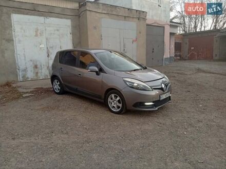 Рено Сценик 2013 в Черновцах на Automoto.ua Серый Рено Сценик, объемом двигателя 1.46 л и пробегом 300 тыс. км за 7000 $, фото 1 на Automoto.ua