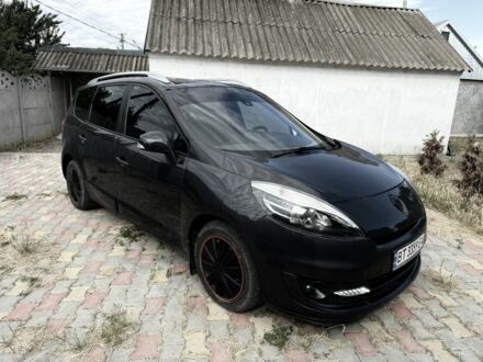 Рено Сценик 2013 в Херсоне на Automoto.ua Серый Рено Сценик, объемом двигателя 1.5 л и пробегом 300 тыс. км за 6200 $, фото 1 на Automoto.ua
