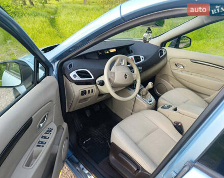 Рено Сценик 2010 в Киеве на Automoto.ua Синий Рено Сценик, объемом двигателя 1.5 л и пробегом 240 тыс. км за 6800 $, фото 7 на Automoto.ua