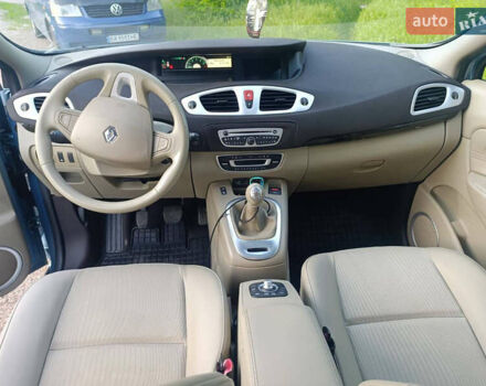 Рено Сценик 2010 в Киеве на Automoto.ua Синий Рено Сценик, объемом двигателя 1.5 л и пробегом 240 тыс. км за 6800 $, фото 10 на Automoto.ua