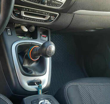 Синий Рено Сценик, объемом двигателя 1.5 л и пробегом 235 тыс. км за 7300 $, фото 11 на Automoto.ua