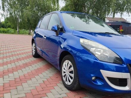 Рено Сценик 2011 в Белой Церкве на Automoto.ua Синий Рено Сценик, объемом двигателя 0 л и пробегом 200 тыс. км за 8000 $, фото 1 на Automoto.ua