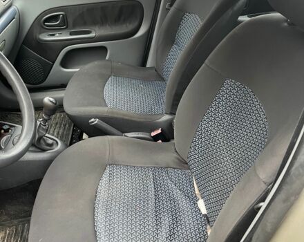 Бежевый Рено Симбол (Талия), объемом двигателя 1.4 л и пробегом 185 тыс. км за 3700 $, фото 4 на Automoto.ua