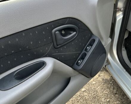 Серый Рено Симбол (Талия), объемом двигателя 1.4 л и пробегом 220 тыс. км за 2200 $, фото 6 на Automoto.ua