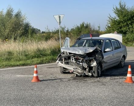 Сірий Рено Сімбол (Талія), об'ємом двигуна 1.4 л та пробігом 280 тис. км за 1000 $, фото 2 на Automoto.ua