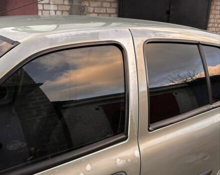 Зелений Рено Сімбол (Талія), об'ємом двигуна 1.4 л та пробігом 265 тис. км за 2500 $, фото 4 на Automoto.ua