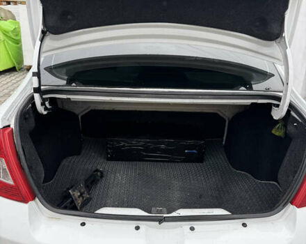 Білий Рено Сімбол, об'ємом двигуна 1.39 л та пробігом 238 тис. км за 3399 $, фото 7 на Automoto.ua