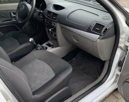 Белый Рено Симбол, объемом двигателя 1.4 л и пробегом 270 тыс. км за 4300 $, фото 7 на Automoto.ua