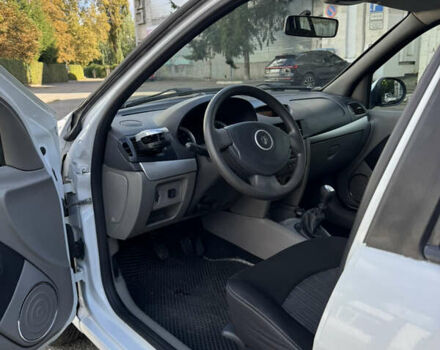 Белый Рено Симбол, объемом двигателя 1.39 л и пробегом 197 тыс. км за 4300 $, фото 15 на Automoto.ua