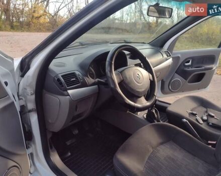 Рено Симбол 2010 в Виннице на Automoto.ua Белый Рено Симбол, объемом двигателя 1.39 л и пробегом 220 тыс. км за 3550 $, фото 15 на Automoto.ua