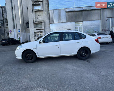 Белый Рено Симбол, объемом двигателя 1.39 л и пробегом 197 тыс. км за 4300 $, фото 3 на Automoto.ua