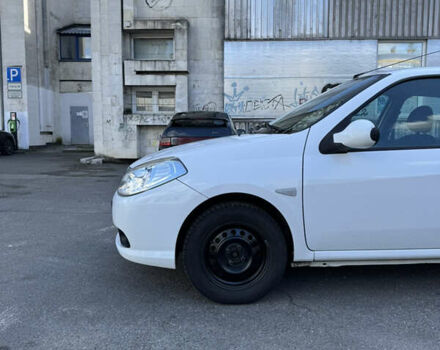 Белый Рено Симбол, объемом двигателя 1.39 л и пробегом 197 тыс. км за 4300 $, фото 2 на Automoto.ua