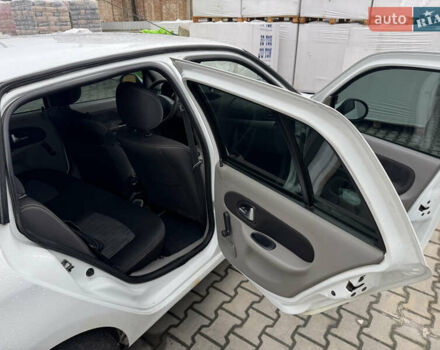 Білий Рено Сімбол, об'ємом двигуна 1.39 л та пробігом 238 тис. км за 3399 $, фото 9 на Automoto.ua