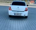 Белый Рено Симбол, объемом двигателя 1.39 л и пробегом 250 тыс. км за 2300 $, фото 4 на Automoto.ua