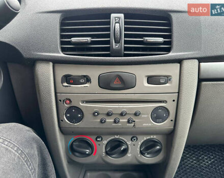 Білий Рено Сімбол, об'ємом двигуна 1.4 л та пробігом 163 тис. км за 4900 $, фото 38 на Automoto.ua