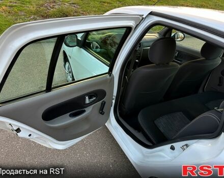 Белый Рено Симбол, объемом двигателя 1.4 л и пробегом 140 тыс. км за 3800 $, фото 6 на Automoto.ua