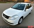 Белый Рено Симбол, объемом двигателя 1.4 л и пробегом 140 тыс. км за 3800 $, фото 1 на Automoto.ua