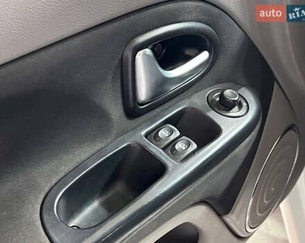 Белый Рено Симбол, объемом двигателя 1.6 л и пробегом 332 тыс. км за 3999 $, фото 11 на Automoto.ua