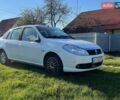 Белый Рено Симбол, объемом двигателя 1.39 л и пробегом 148 тыс. км за 5000 $, фото 2 на Automoto.ua