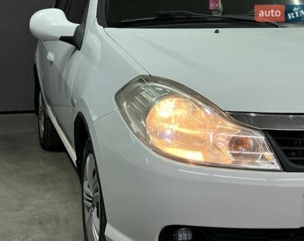 Белый Рено Симбол, объемом двигателя 1.6 л и пробегом 332 тыс. км за 3999 $, фото 1 на Automoto.ua