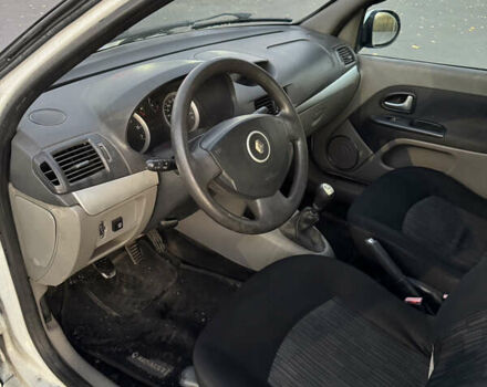 Білий Рено Сімбол, об'ємом двигуна 1.39 л та пробігом 258 тис. км за 2899 $, фото 11 на Automoto.ua