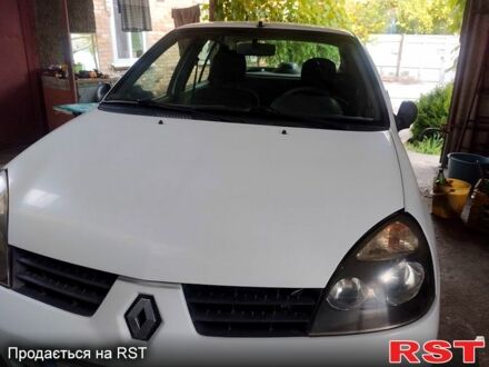 Белый Рено Симбол, объемом двигателя 1.4 л и пробегом 150 тыс. км за 3000 $, фото 1 на Automoto.ua