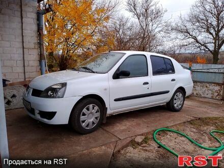 Белый Рено Симбол, объемом двигателя 1.4 л и пробегом 170 тыс. км за 2650 $, фото 1 на Automoto.ua