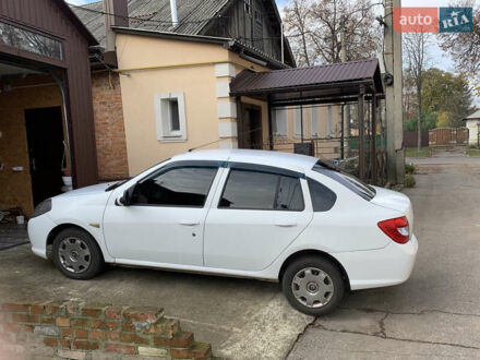 Белый Рено Симбол, объемом двигателя 1.4 л и пробегом 270 тыс. км за 4300 $, фото 1 на Automoto.ua