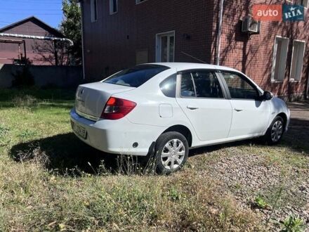 Белый Рено Симбол, объемом двигателя 1.4 л и пробегом 205 тыс. км за 5200 $, фото 1 на Automoto.ua