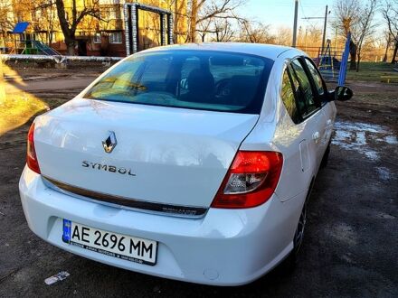 Белый Рено Симбол, объемом двигателя 1.4 л и пробегом 150 тыс. км за 3500 $, фото 1 на Automoto.ua