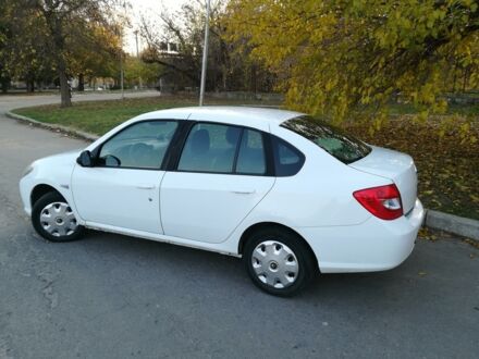 Белый Рено Симбол, объемом двигателя 1.4 л и пробегом 94 тыс. км за 5800 $, фото 1 на Automoto.ua