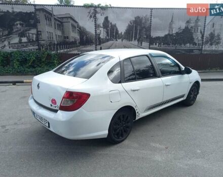 Білий Рено Сімбол, об'ємом двигуна 1.39 л та пробігом 300 тис. км за 4000 $, фото 1 на Automoto.ua