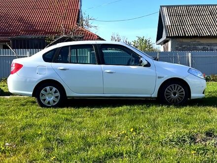 Белый Рено Симбол, объемом двигателя 1.4 л и пробегом 0 тыс. км за 5000 $, фото 1 на Automoto.ua