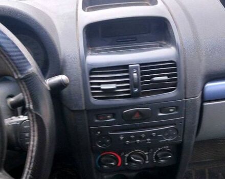 Бежевый Рено Симбол, объемом двигателя 1.4 л и пробегом 301 тыс. км за 3100 $, фото 8 на Automoto.ua